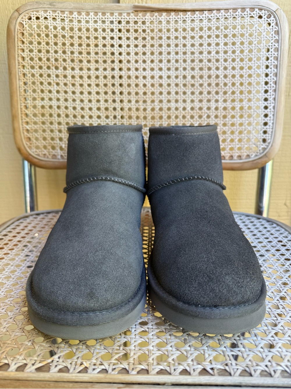 Koolaburra by UGG Mini Ankle Boots Gray Suede Faux Fur Lined Women’s Size 10 - Picture 2 of 6